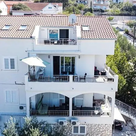 Genesis 3 * Trogir