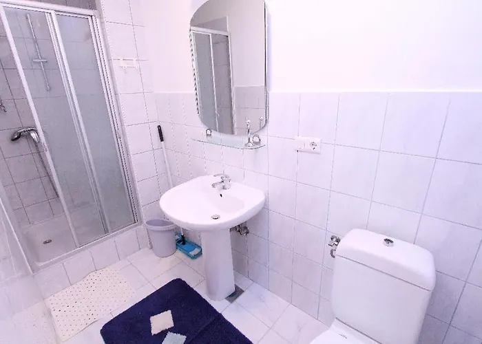 アパート Genesis 3 トロギール